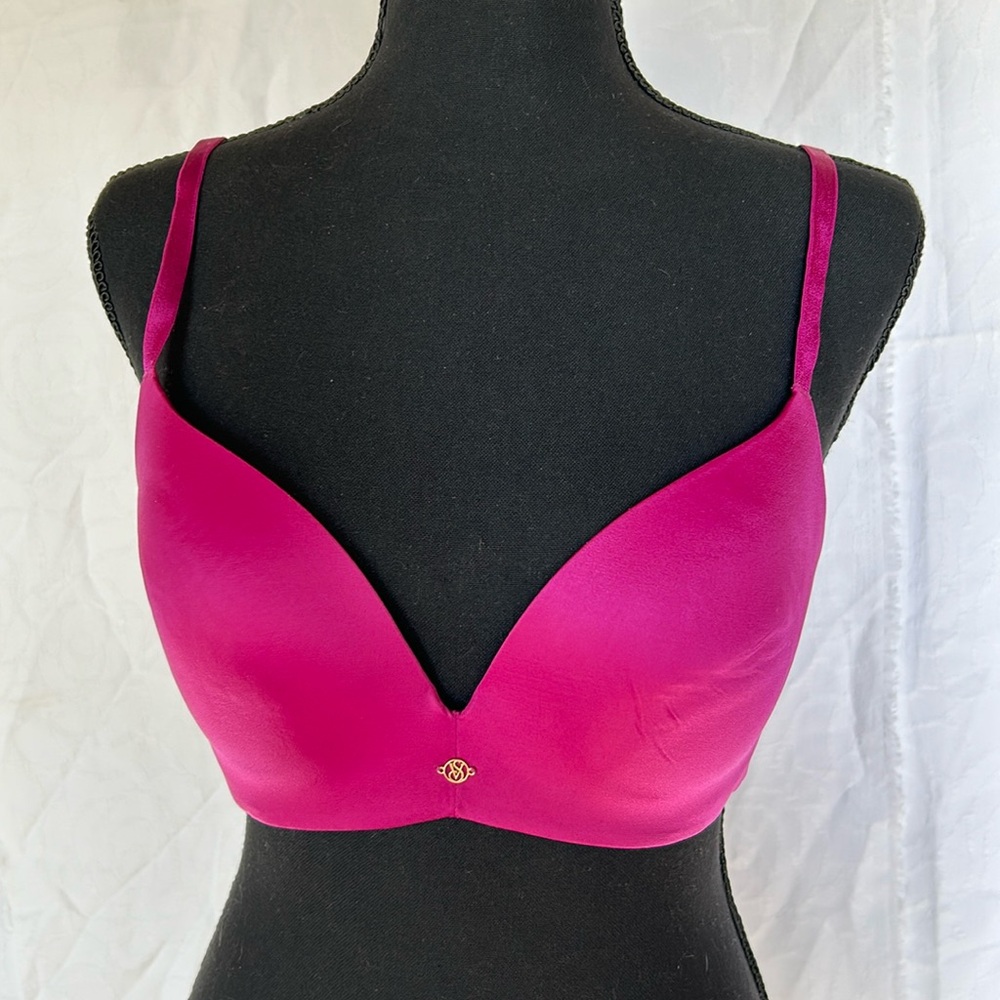 VICTORIA’S SECRET fuchsia So Obsessed padded no underwire bra. Size 34 C.